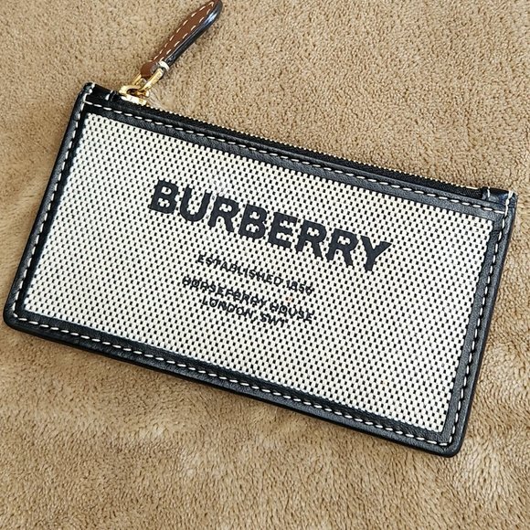 Burberry Handbags - Burberry Horseferry Print Zippered Cardholder Case